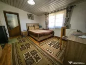 Casă 4 camere 90 mp mobilată + beci, anexe și 720 mp c...