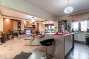 Apartament 2 camere – Zona Intim | Etaj 3 cu lift | 78.... 