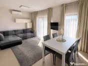 Apartament cu 3 camere, 2 bai cu geam, 70mp, parcare, in Bor 