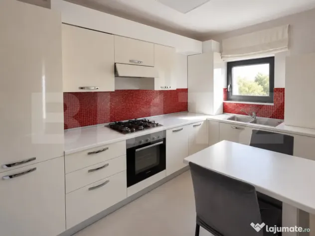 Apartament cu 3 camere, 2 bai cu geam, 70mp, parcare, in Bor