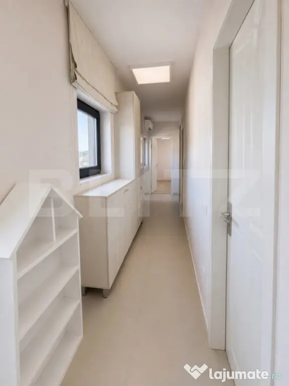 Apartament cu 3 camere, 2 bai cu geam, 70mp, parcare, in Bor