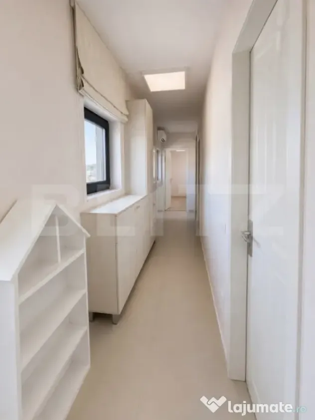 Apartament cu 3 camere, 2 bai cu geam, 70mp, parcare, in Bor