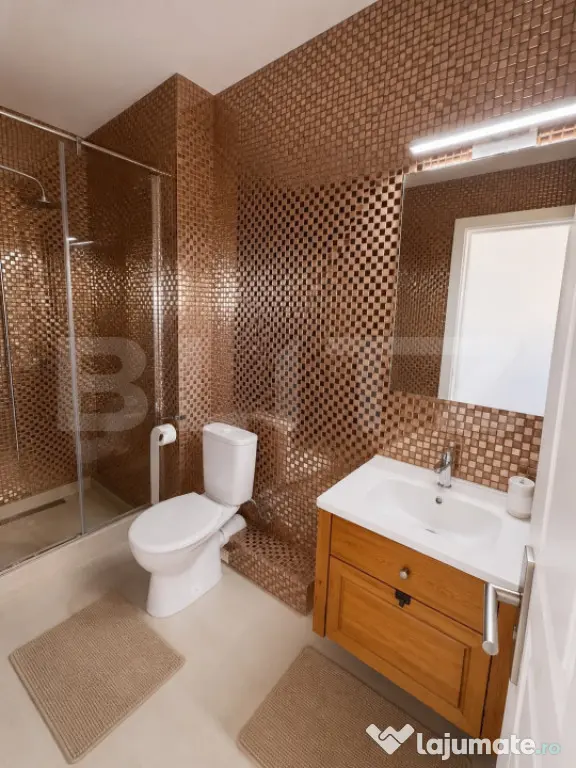 Apartament cu 3 camere, 2 bai cu geam, 70mp, parcare, in Bor