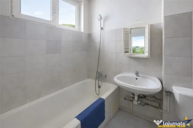 Panorama spectaculoasa:apartament 2 camere garaj,Aleea Carpa
