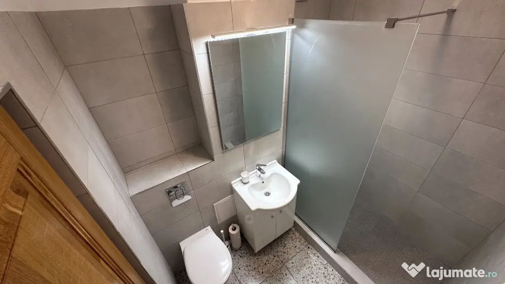 Închiriez ap 3 cam, 70 mp, 2 balcoane, dus walk-in, etaj 3, Dristor 2