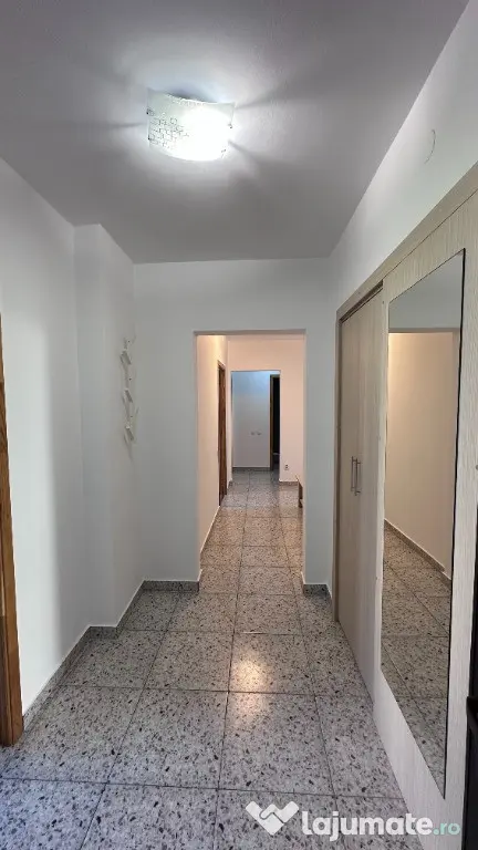Închiriez ap 3 cam, 70 mp, 2 balcoane, dus walk-in, etaj 3, Dristor 2