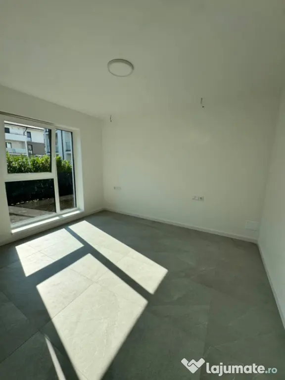 Apartament modern cu teren .Oportunitate excelentă pentru l