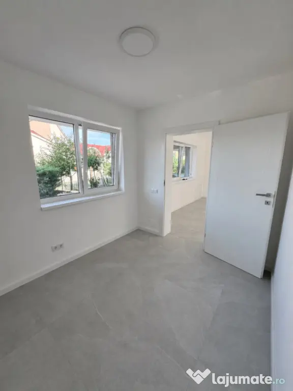 Apartament modern cu teren .Oportunitate excelentă pentru l