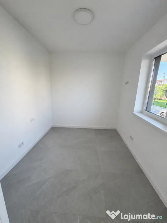 Apartament modern cu teren .Oportunitate excelentă pentru l