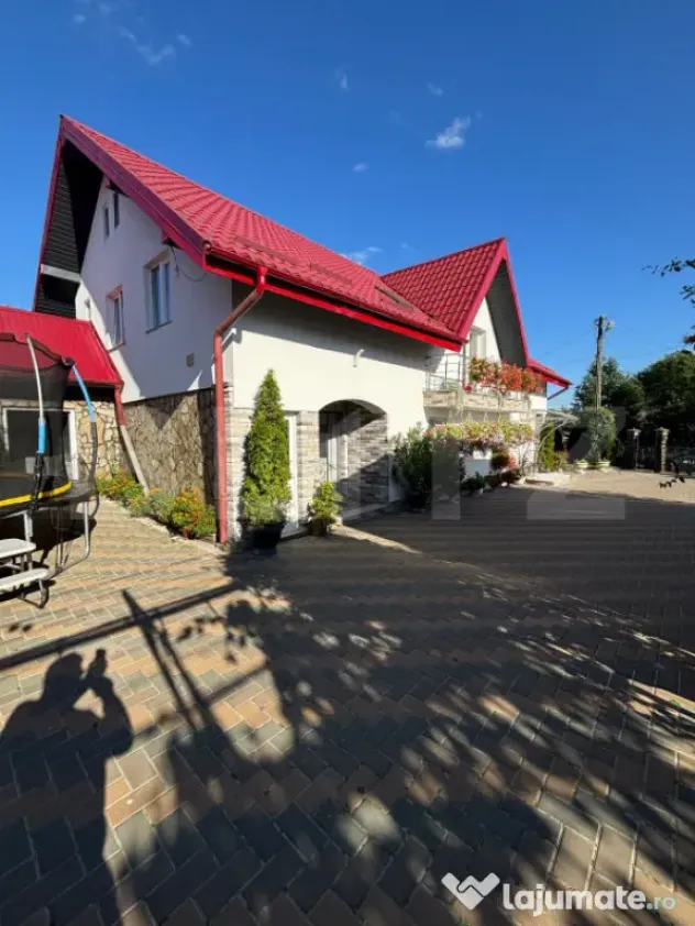 Casă 300 mp + Anexe, Foișor Sticlă și Teren 36 Ari | Hă
