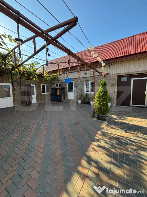 Casă 300 mp + Anexe, Foișor Sticlă și Teren 36 Ari | Hă