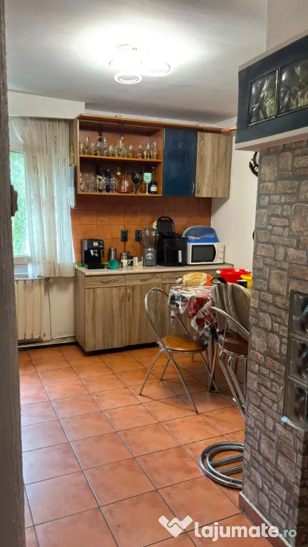 Bd-Regele Mihai 1, 4 camere, etaj 3