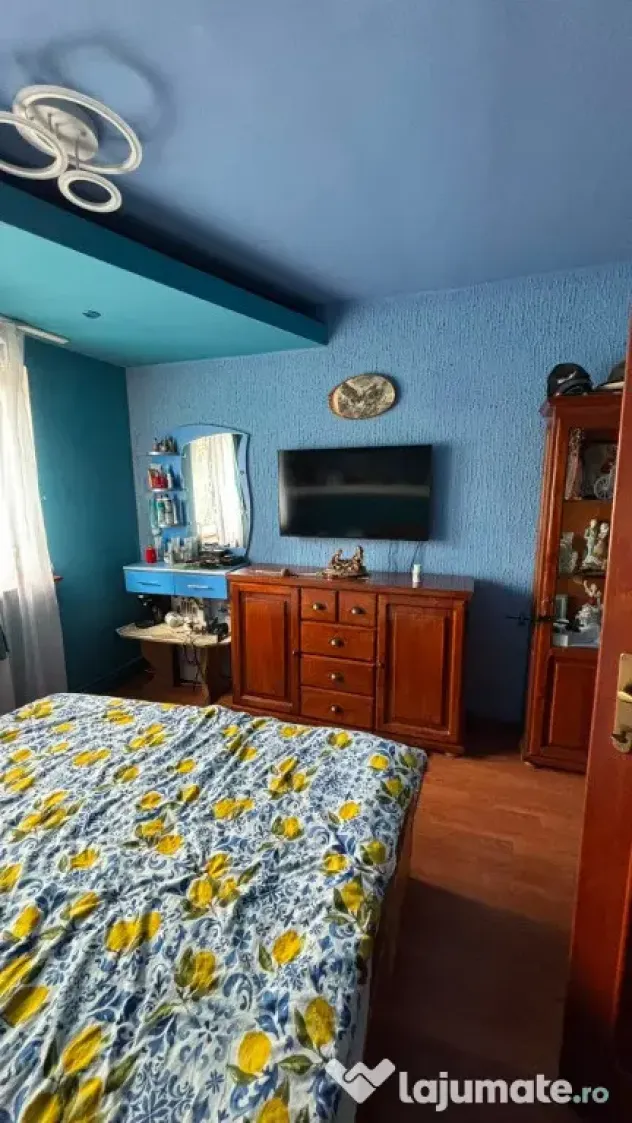 Bd-Regele Mihai 1, 4 camere, etaj 3