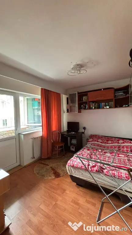 Bd-Regele Mihai 1, 4 camere, etaj 3