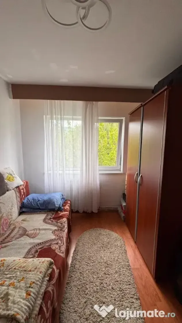 Bd-Regele Mihai 1, 4 camere, etaj 3