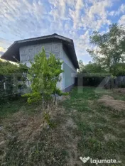 Casă cu 3 corpuri, gospodărie și 2 fronturi stradale – 