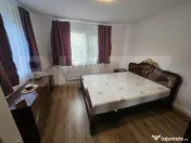 Casă cu 3 corpuri, gospodărie și 2 fronturi stradale – 