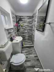 Casă cu 3 corpuri, gospodărie și 2 fronturi stradale – 