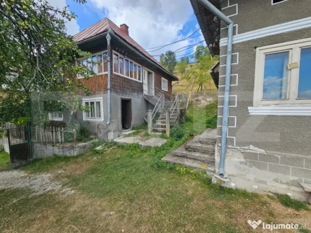 Proprietate cu 2 case, teren 1.855 mp, Priveliște spectacul