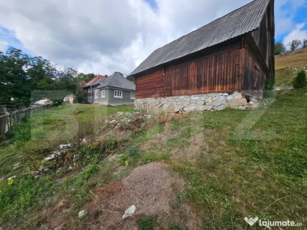 Proprietate cu 2 case, teren 1.855 mp, Priveliște spectacul