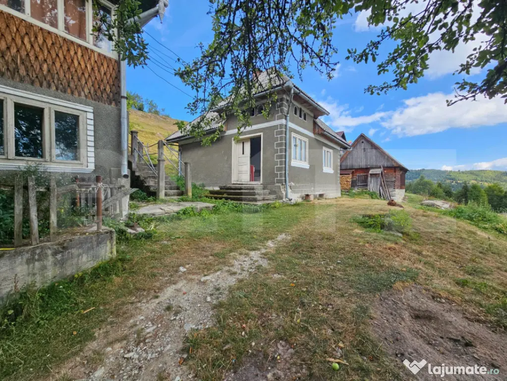 Proprietate cu 2 case, teren 1.855 mp, Priveliște spectacul