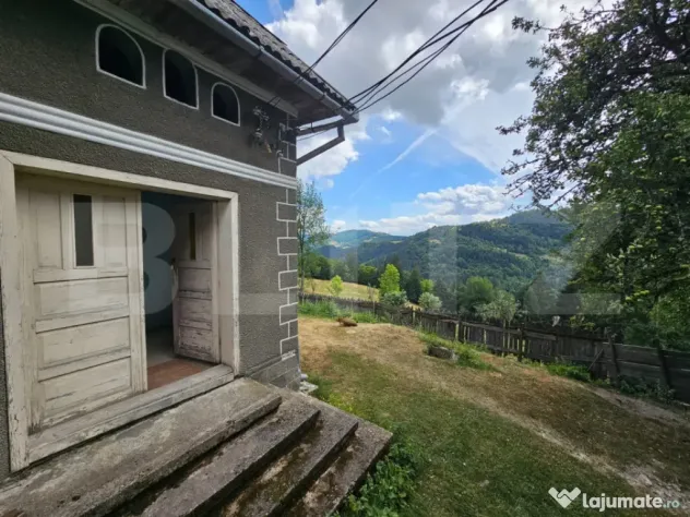 Proprietate cu 2 case, teren 1.855 mp, Priveliște spectacul