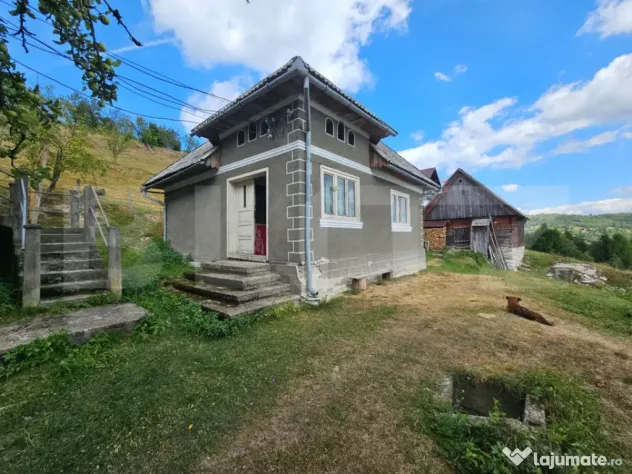 Proprietate cu 2 case, teren 1.855 mp, Priveliște spectacul