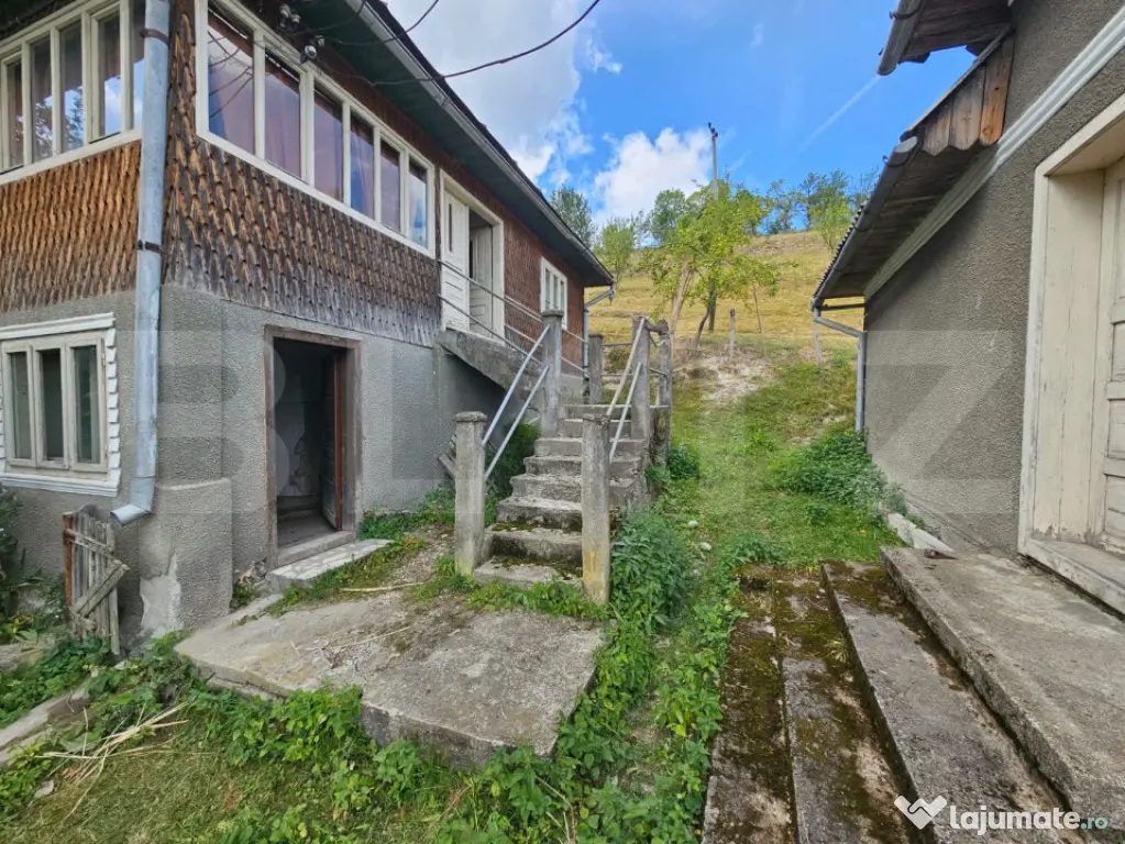 Proprietate cu 2 case, teren 1.855 mp, Priveliște spectacul
