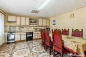 Casă de închiriat cu 4 camere în Pârneava – mobilat...