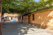 Casă de închiriat cu 4 camere în Pârneava – mobilat...