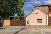 Casă de închiriat cu 4 camere în Pârneava – mobilat...