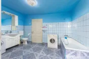 Casă de închiriat cu 4 camere în Pârneava – mobilat...