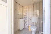 Casă de închiriat cu 4 camere în Pârneava – mobilat...