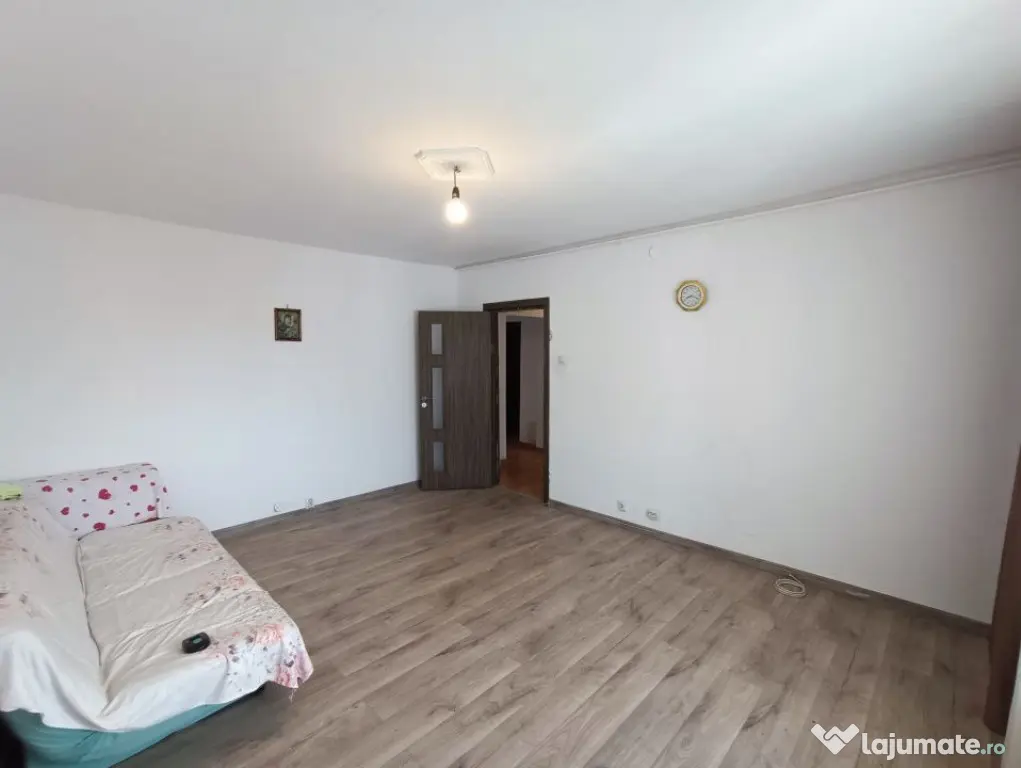 Apartament 3 camere, decomandat, langa Mall Vitan