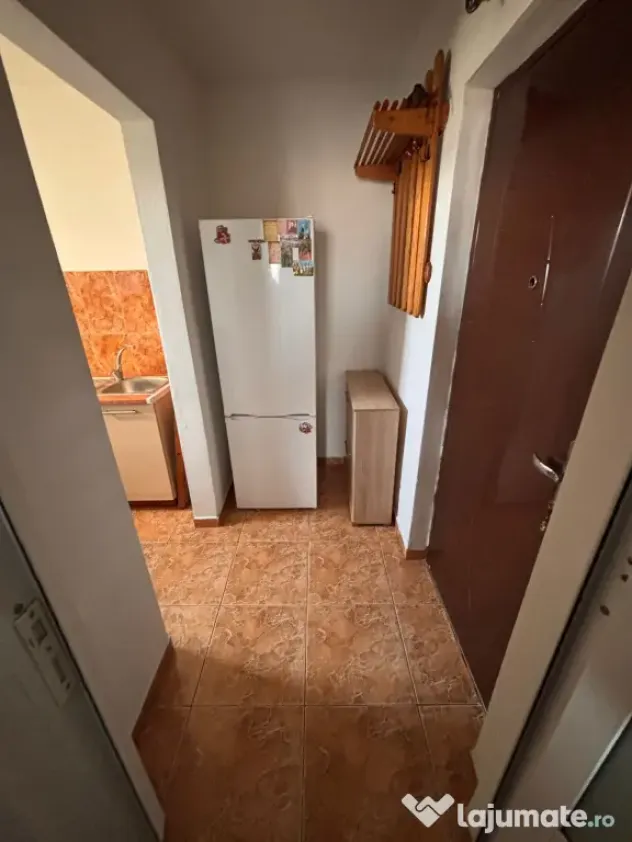Vand apartament 2 camere, etaj 2 in cartierul 23 Tulcea