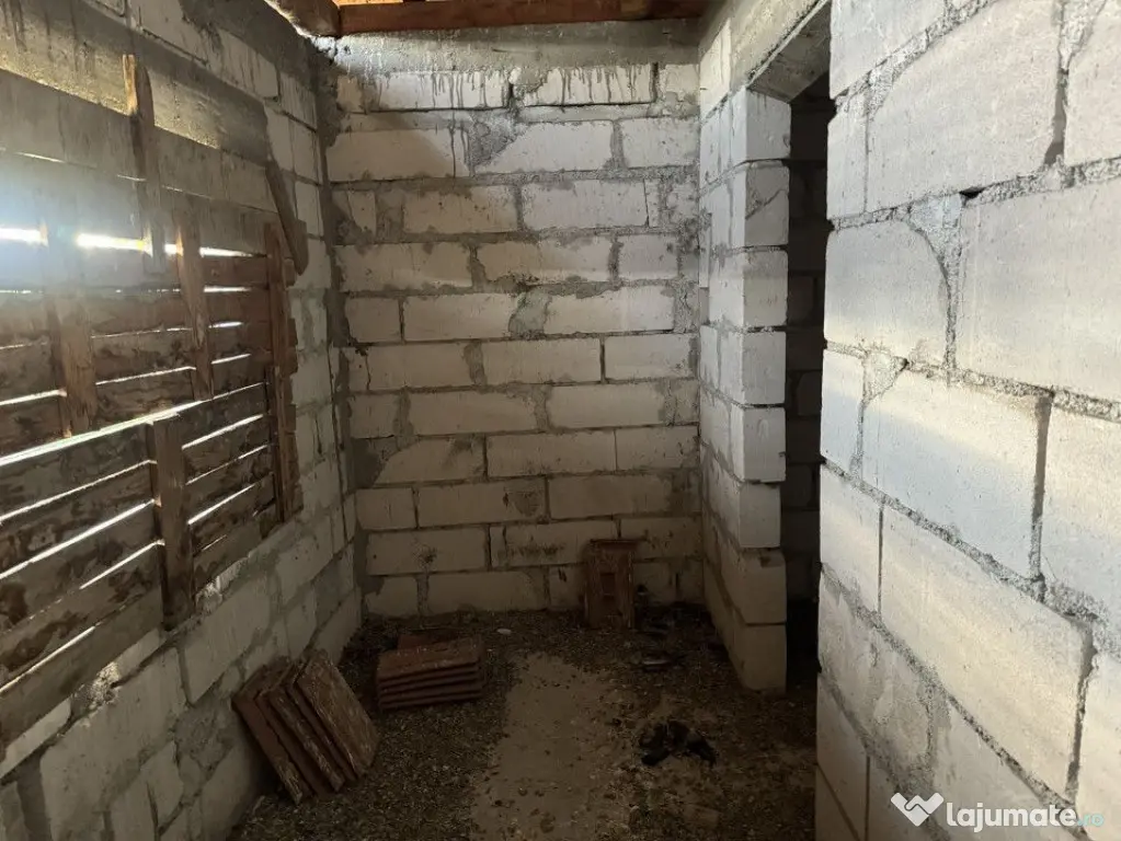 Casa de vanzare 4 camere la rosu Simeria