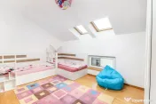 Casa finisata tip duplex, GARAJ, 3 dormitoare, 2 bai, str. C 