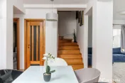 Casa finisata tip duplex, GARAJ, 3 dormitoare, 2 bai, str. C 