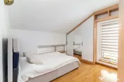 Casa finisata tip duplex, GARAJ, 3 dormitoare, 2 bai, str. C 