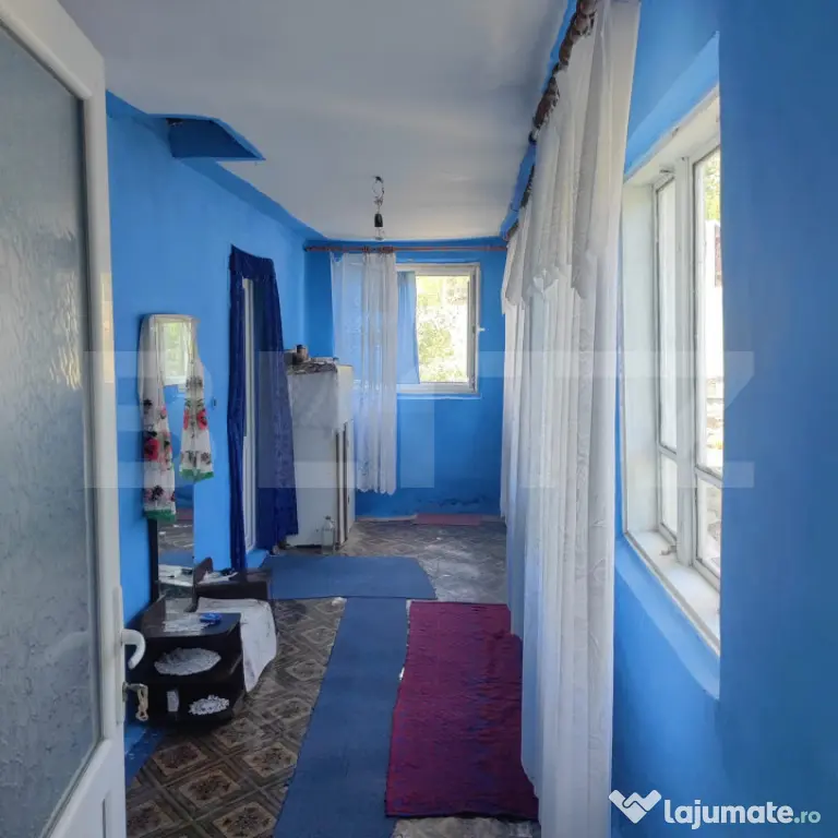 Casă bătrânească renovată, teren 1.700 mp intravilan, c