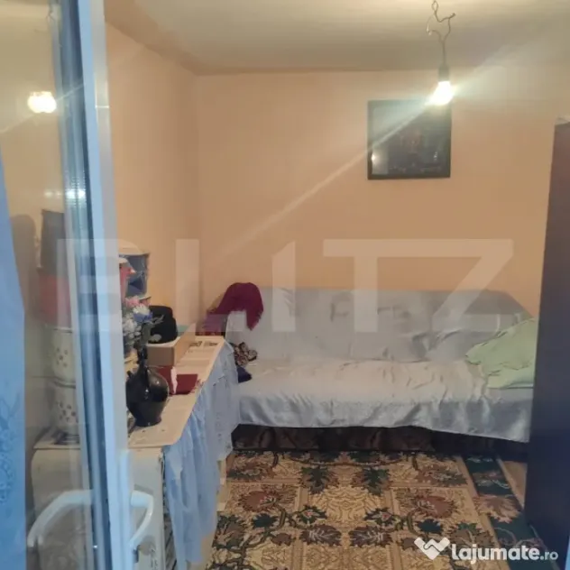 Casă bătrânească renovată, teren 1.700 mp intravilan, c