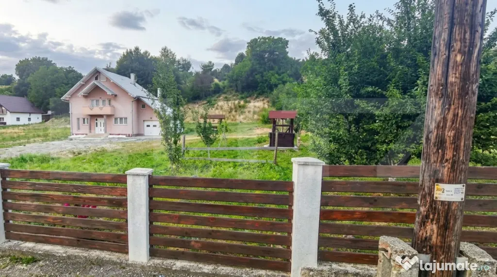 Casă de vanzare + teren generos de 7.238 mp | Ideal locuire