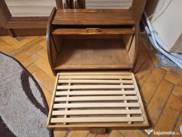 Cutie pentru pâine cu sertar și tocător