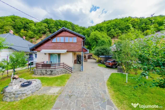 CASA cu TEREN generos , in linistea naturii