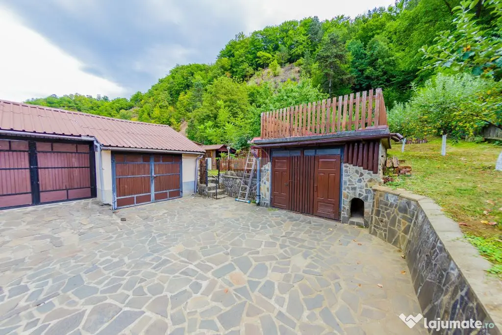 CASA cu TEREN generos , in linistea naturii