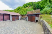 CASA cu TEREN generos , in linistea naturii