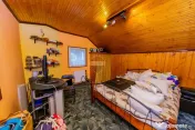 CASA cu TEREN generos , in linistea naturii
