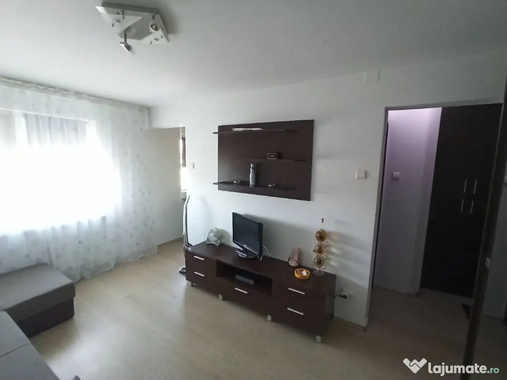Închiriez apartament cu 1 camera stadion/complex