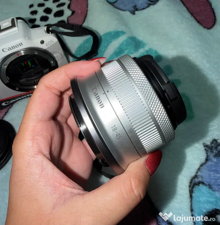 Aparat foto mirrorless Canon EOS R50
