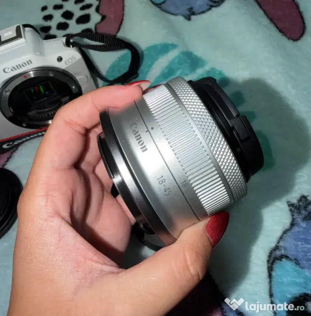Aparat foto mirrorless Canon EOS R50